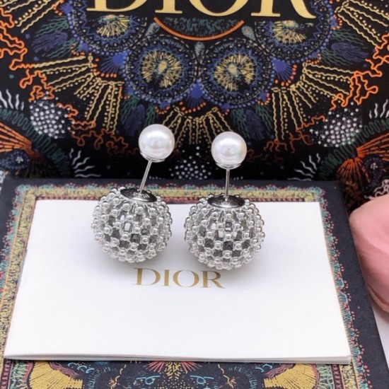 A unique item that will be the leading role Earrings 2023SS DIOR Dior A unique item that will be the leading role Earrings 2023SS DIOR Dior